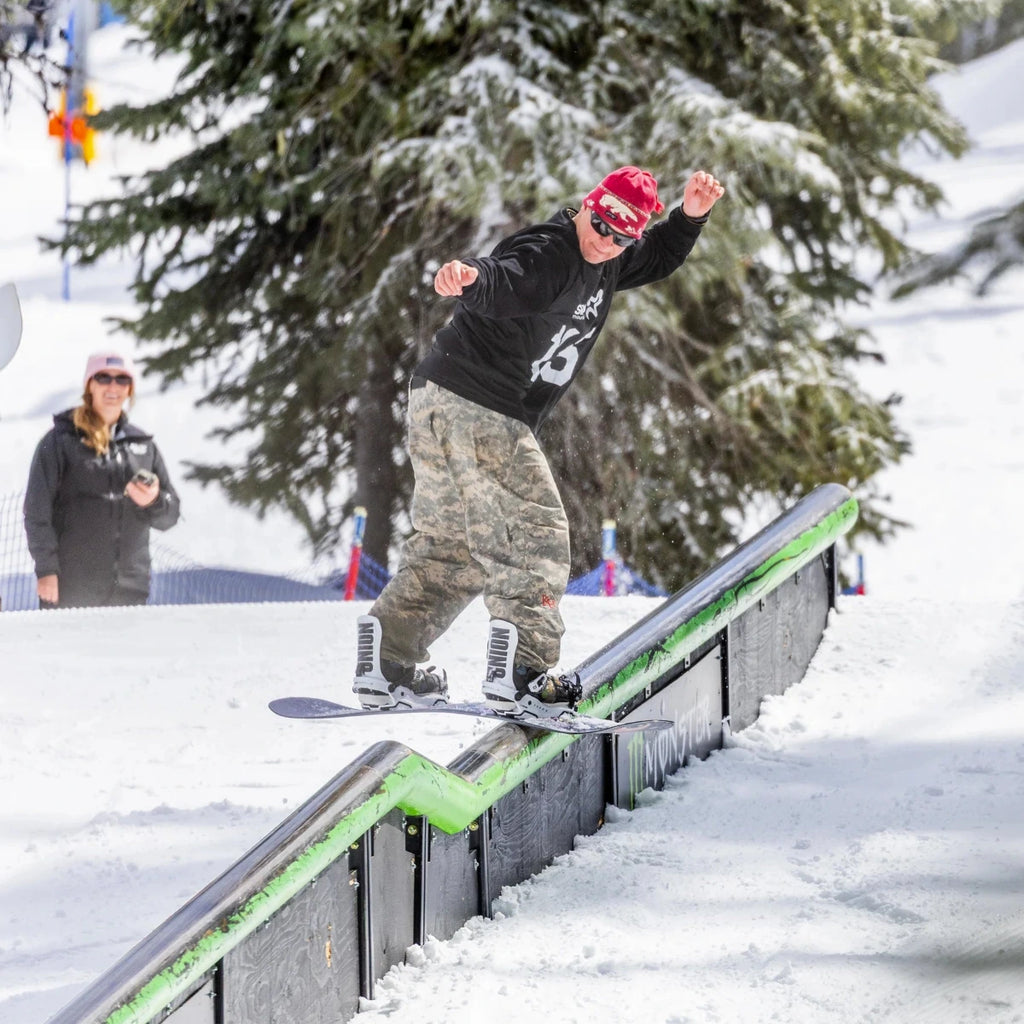 Never Summer Llama Snowboard 2026